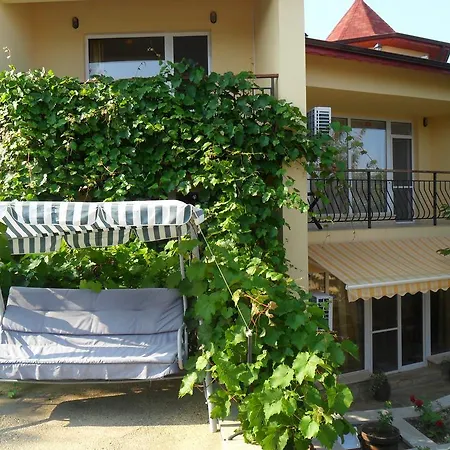 Part Of The House In The Apple Garden Pensjonat *
