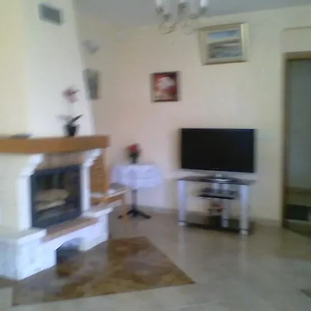 Part Of The House In The Apple Garden * Warna